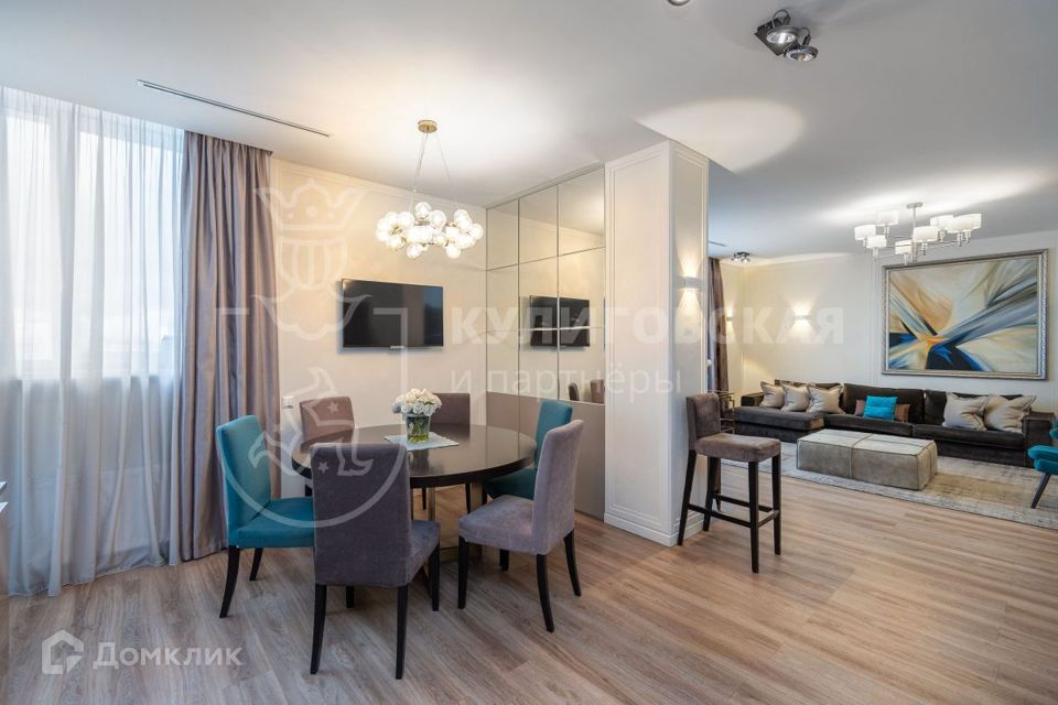 Продаётся 3-комнатная квартира, 131.2 м²