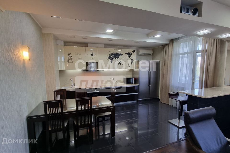 Продаётся 4-комнатная квартира, 142.5 м²