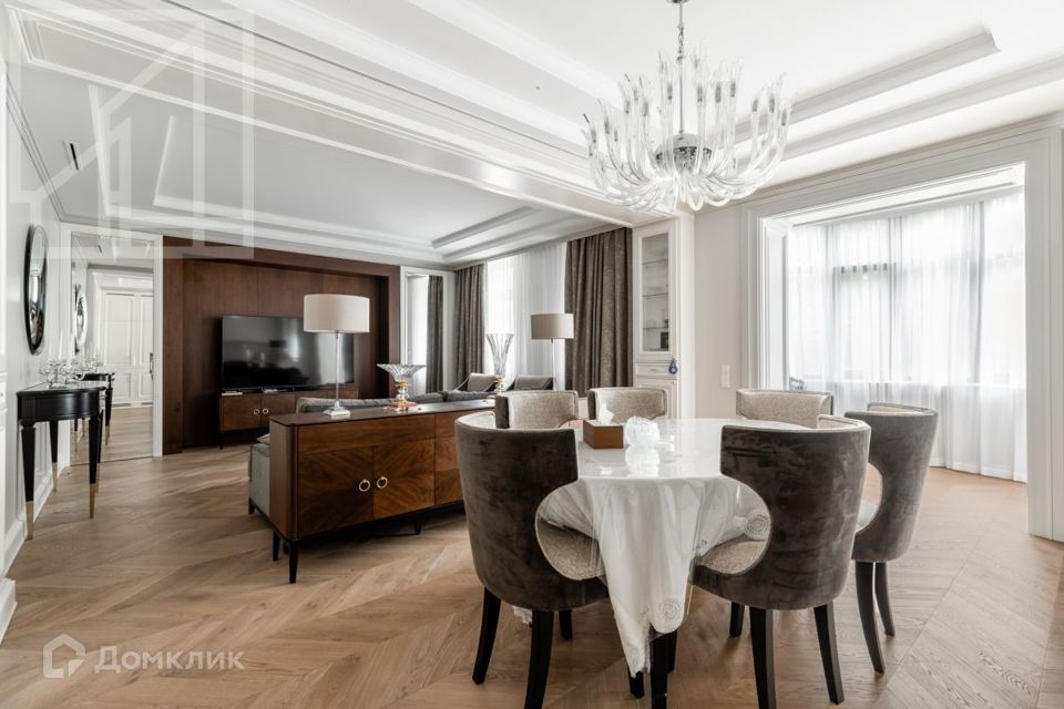 Сдаётся 4-комнатная квартира, 155 м²