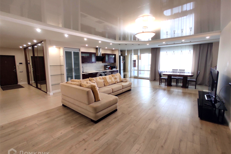 Продаётся 5-комнатная квартира, 173.7 м²