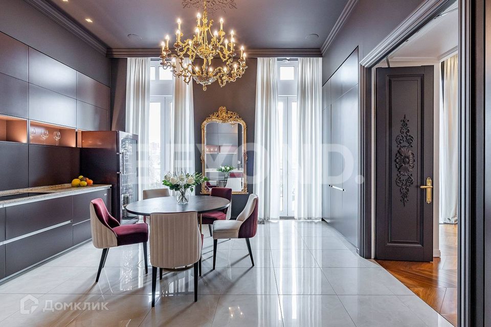 Продаётся 5-комнатная квартира, 360 м²