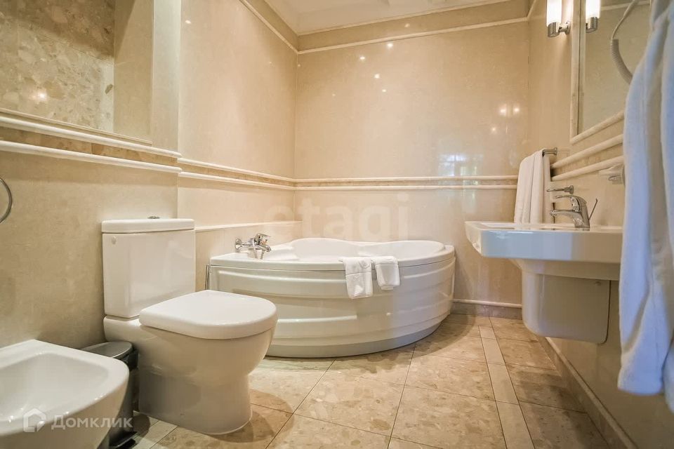 Продаётся 3-комнатная квартира, 117.6 м²