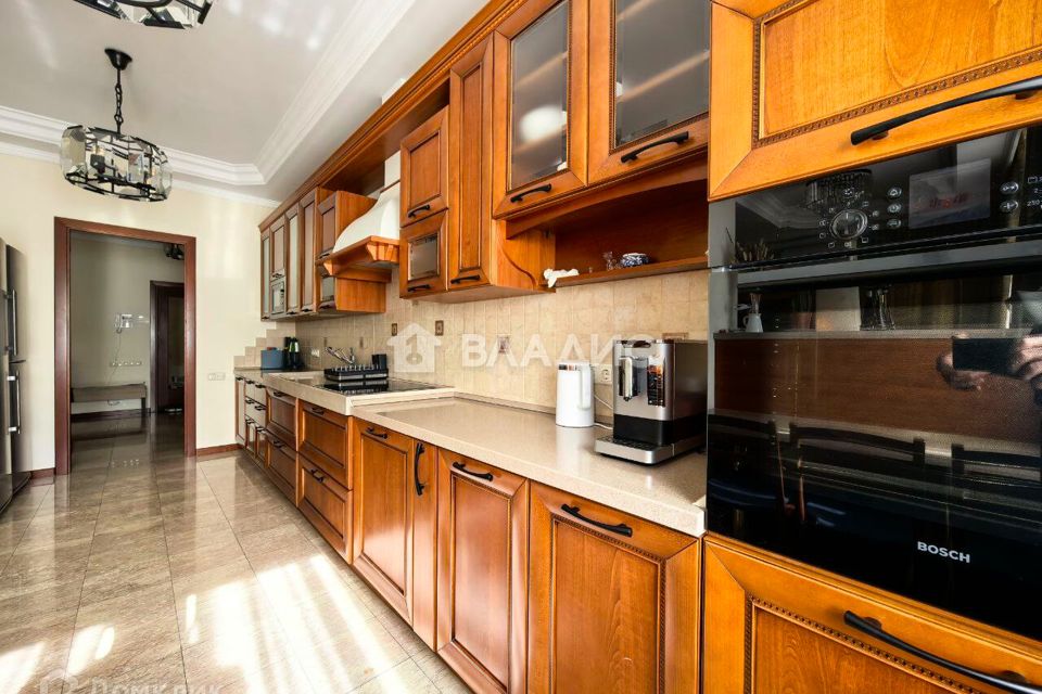 Продаётся 4-комнатная квартира, 147.7 м²