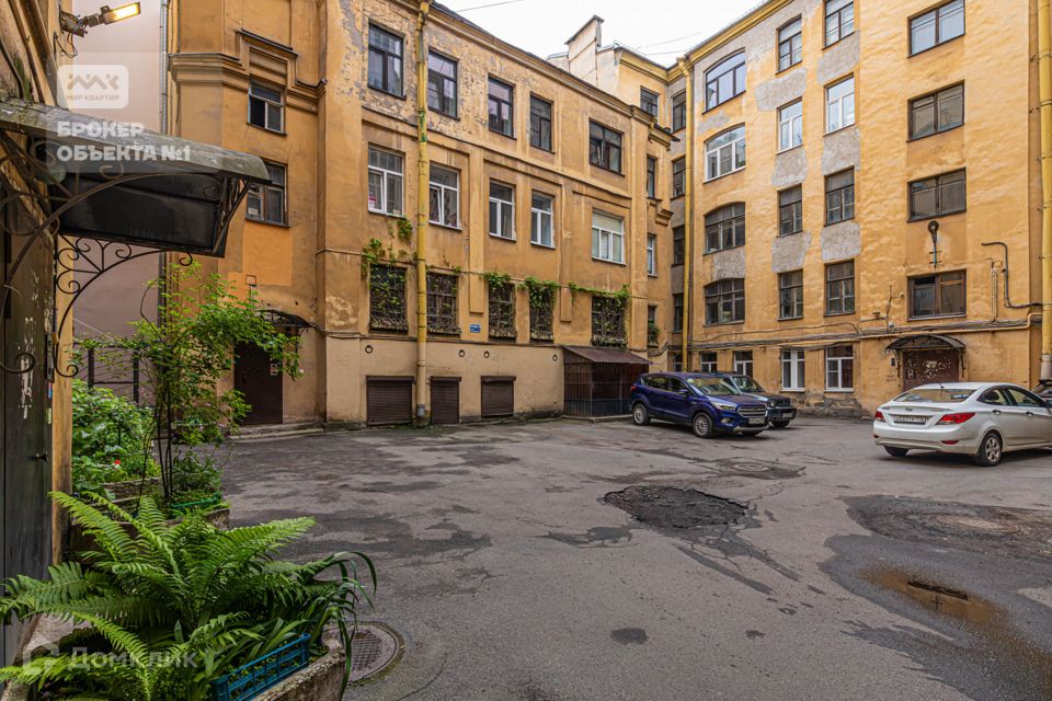 Продаётся 6-комнатная квартира, 105.2 м²