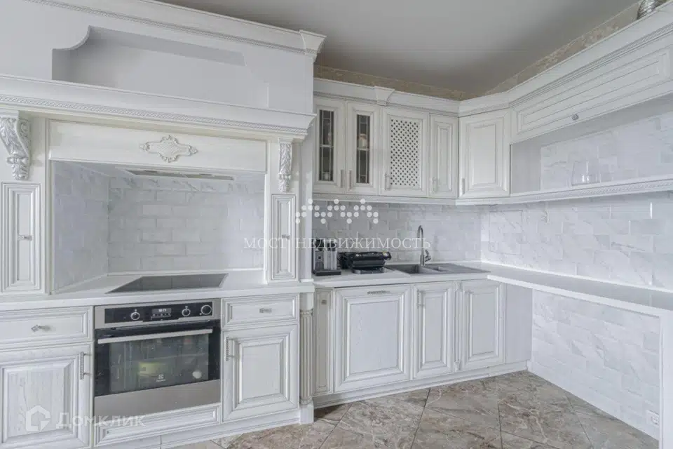 Продаётся 4-комнатная квартира, 121.9 м²
