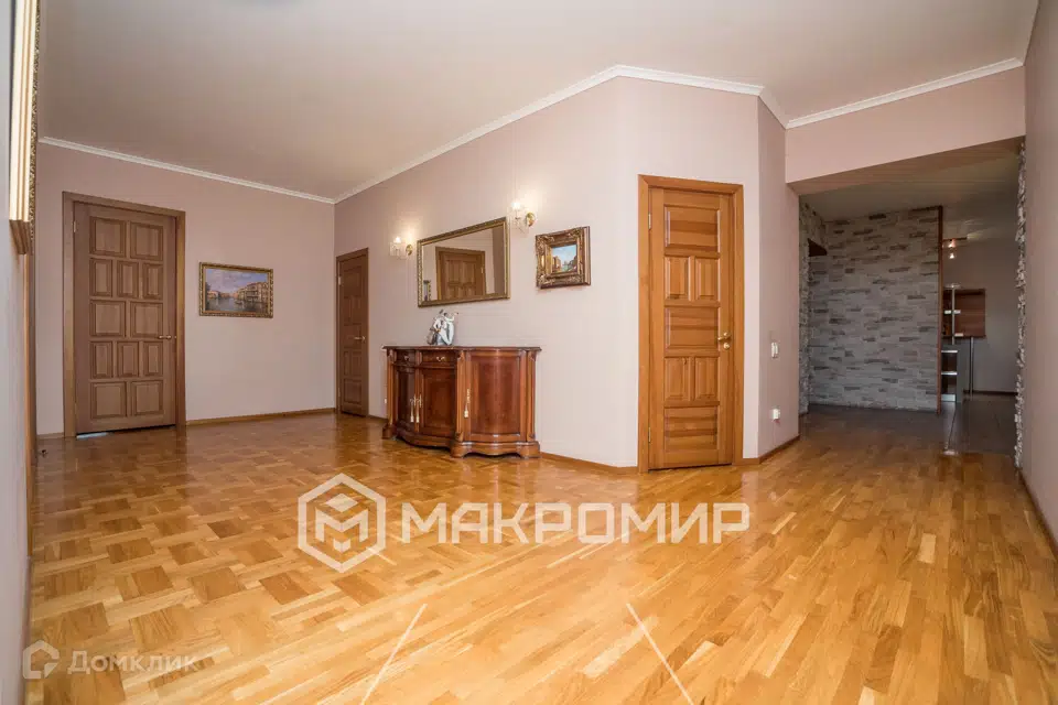 Продаётся 5-комнатная квартира, 237.9 м²