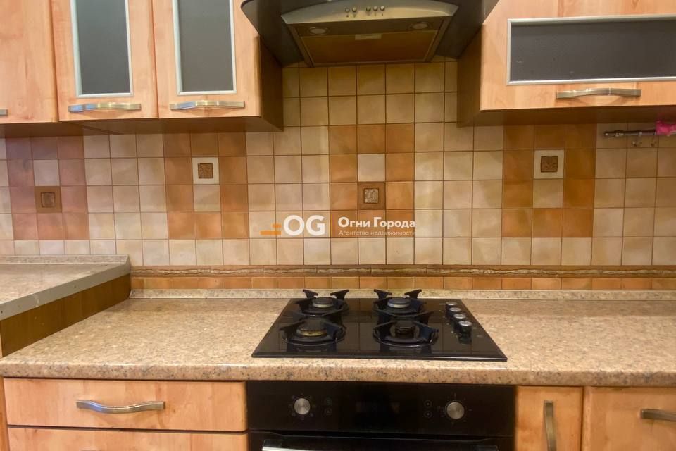 Продаётся 3-комнатная квартира, 60.5 м²