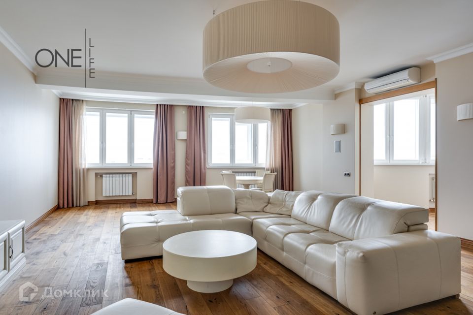 Сдаётся 3-комнатная квартира, 148.4 м²