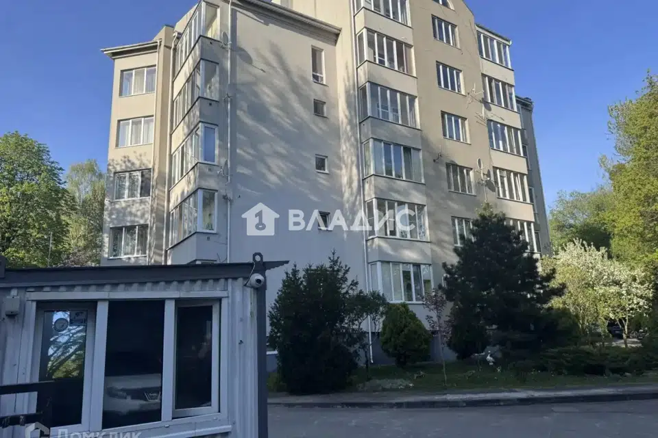 Продаётся 4-комнатная квартира, 135.5 м²