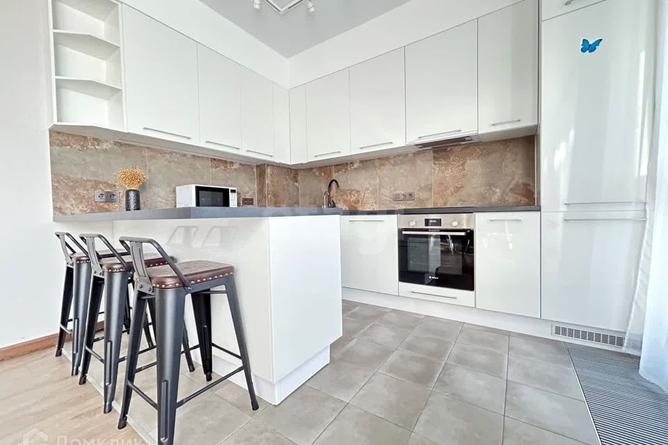 Продаётся 2-комнатная квартира, 81 м²