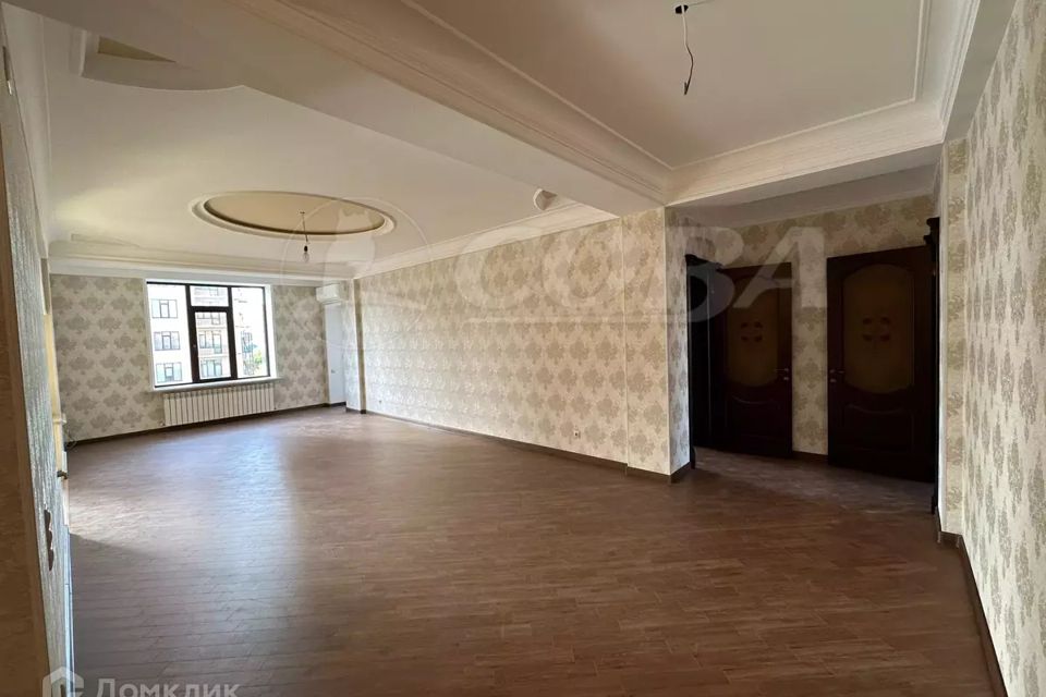 Продаётся 3-комнатная квартира, 140 м²