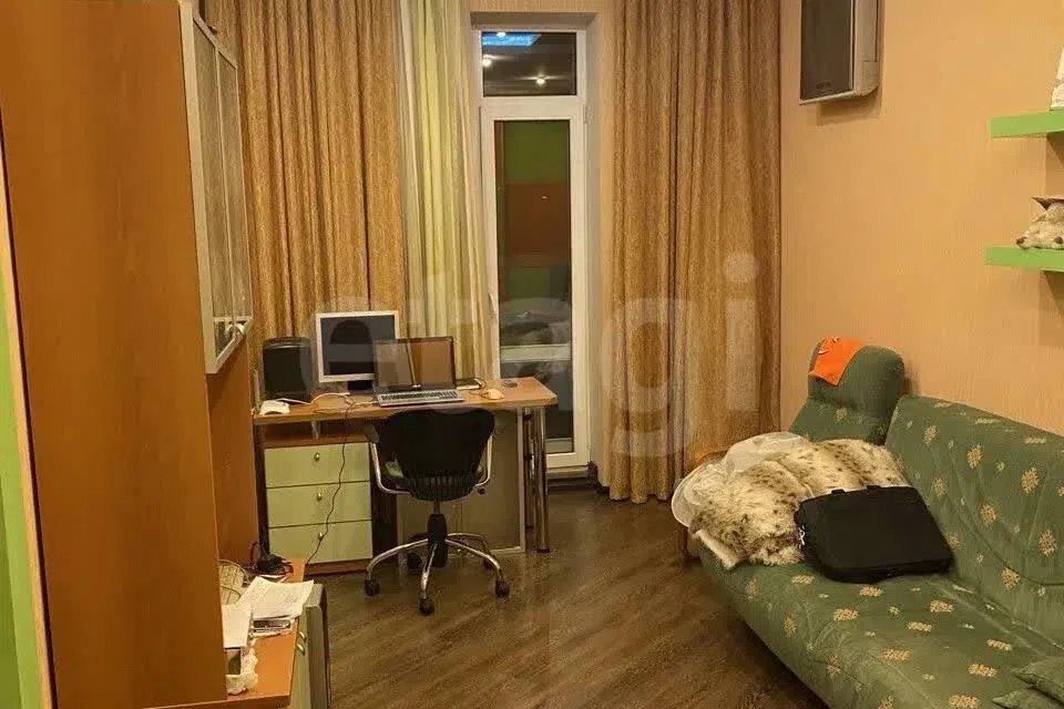 Продаётся 3-комнатная квартира, 126.8 м²
