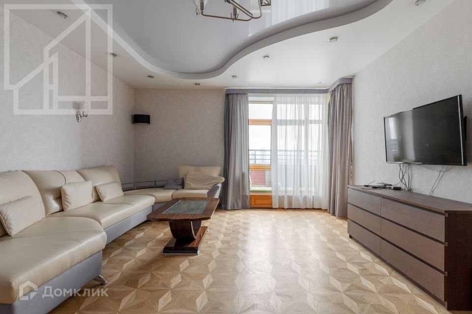 Сдаётся 4-комнатная квартира, 180 м²