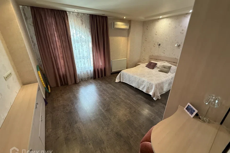 Продаётся 4-комнатная квартира, 126 м²