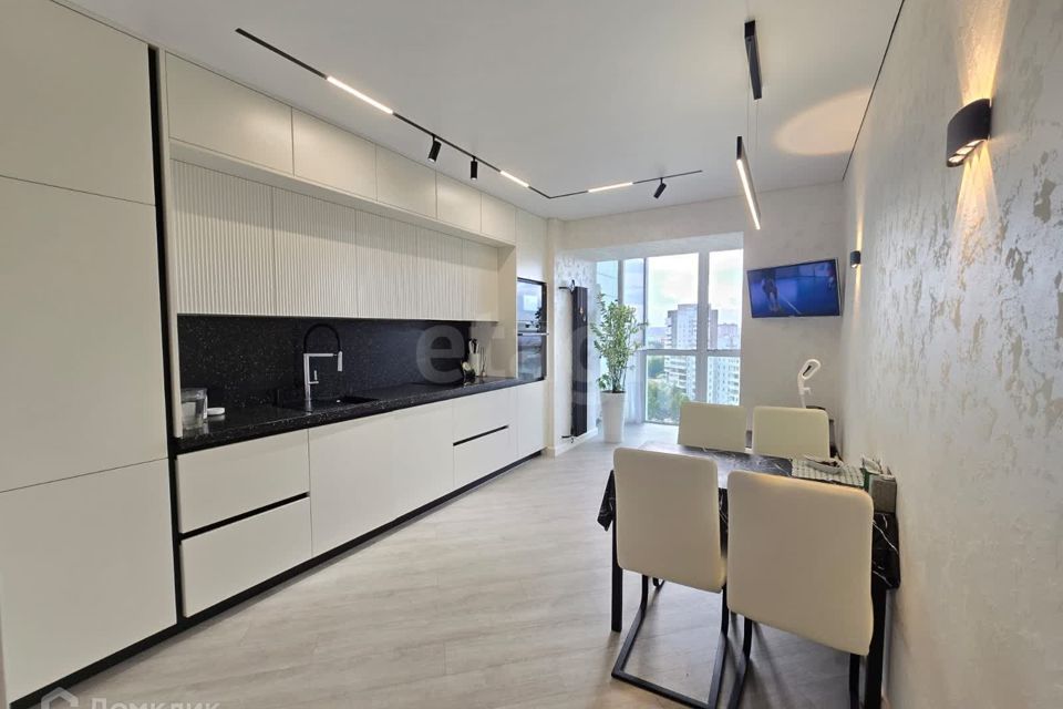 Сдаётся 3-комнатная квартира, 137 м²