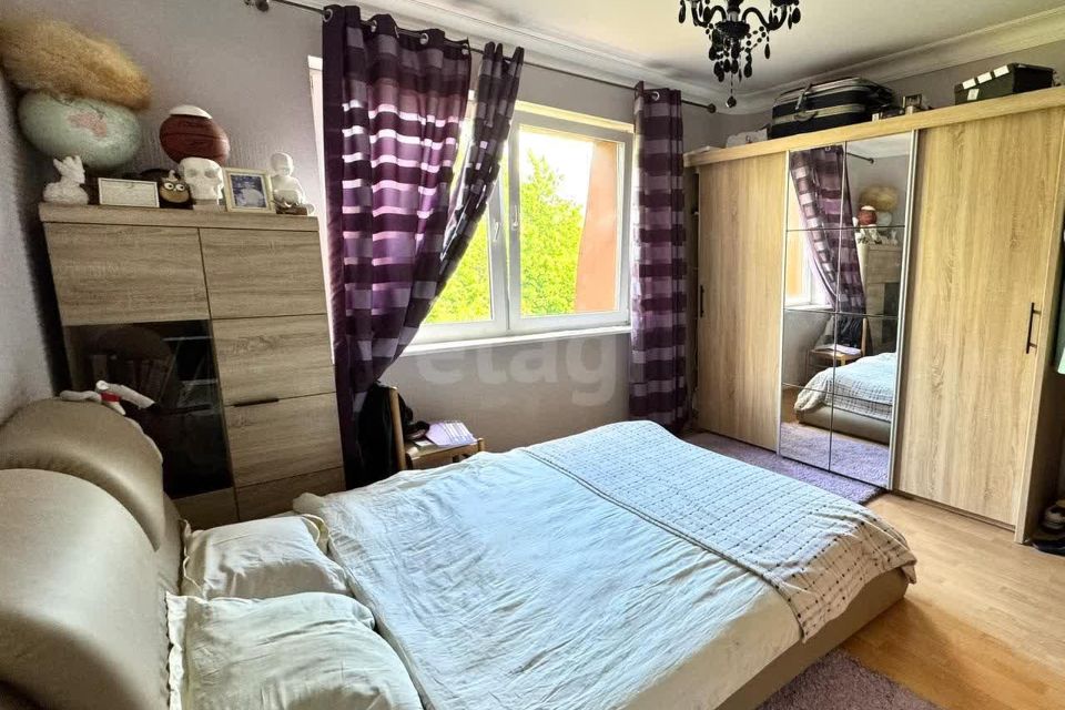 Продаётся 6-комнатная квартира, 182 м²