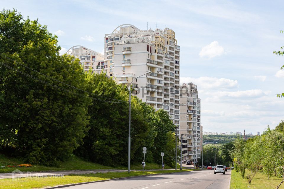 Продаётся 3-комнатная квартира, 127 м²