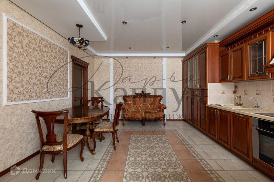 Продаётся 3-комнатная квартира, 132.1 м²