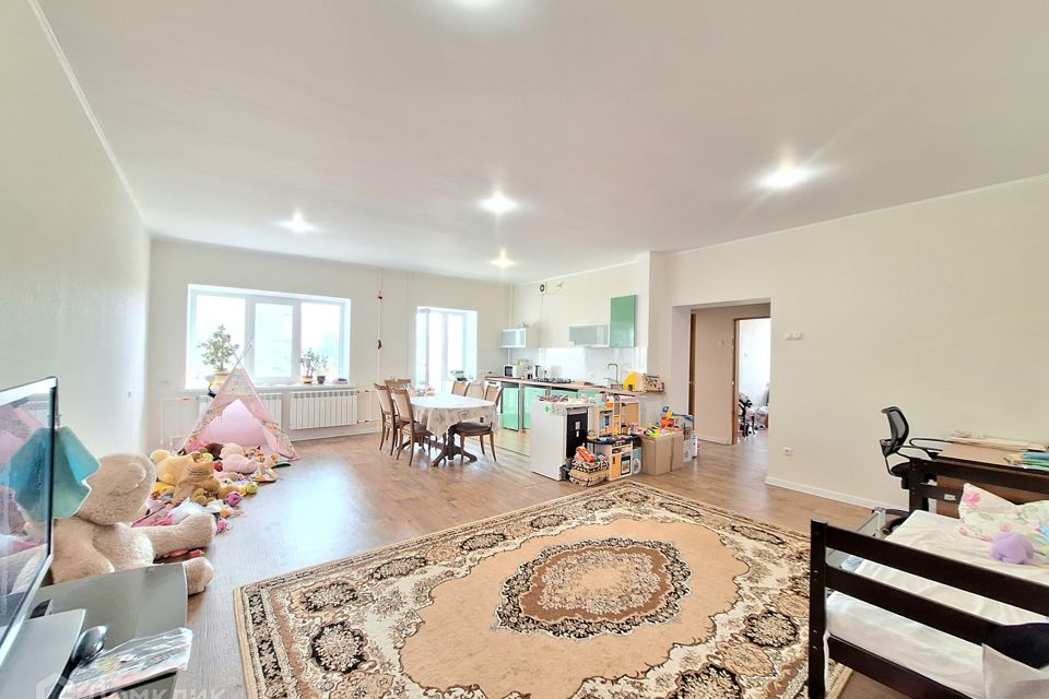 Продаётся 3-комнатная квартира, 106.8 м²