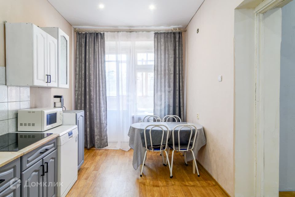 Продаётся 3-комнатная квартира, 107 м²
