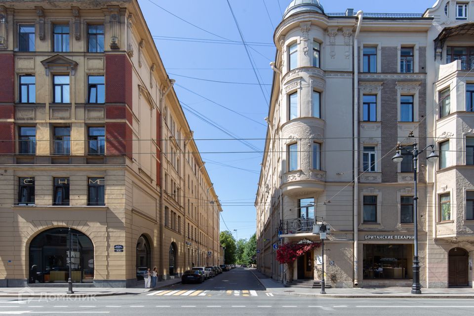 Продаётся 4-комнатная квартира, 130 м²