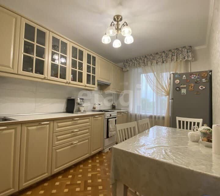 Продаётся 4-комнатная квартира, 81.6 м²