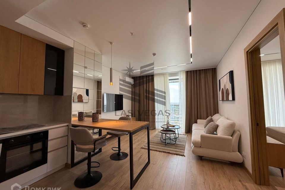 Сдаётся 2-комнатная квартира, 65 м²