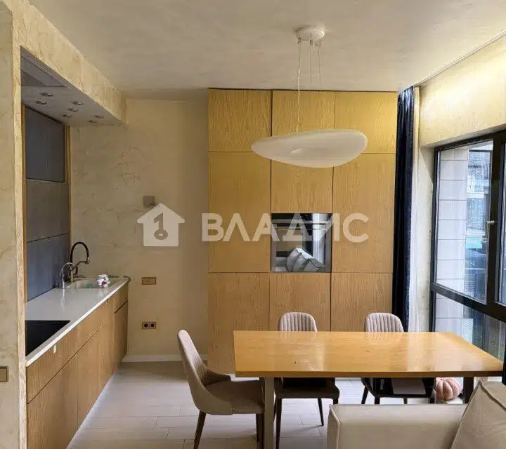 Продаётся 1-комнатная квартира, 68 м²