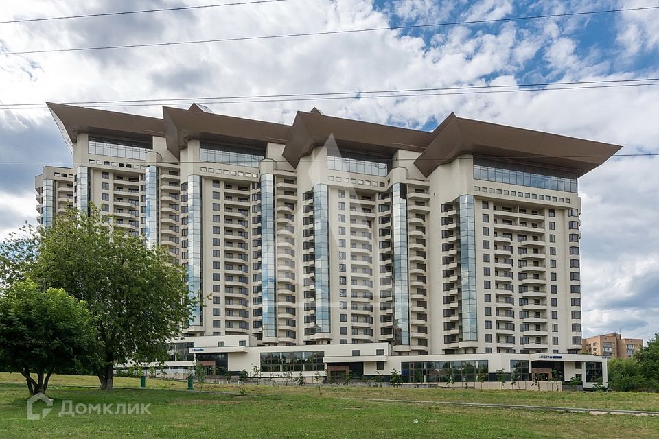 Продаётся 3-комнатная квартира, 153.7 м²