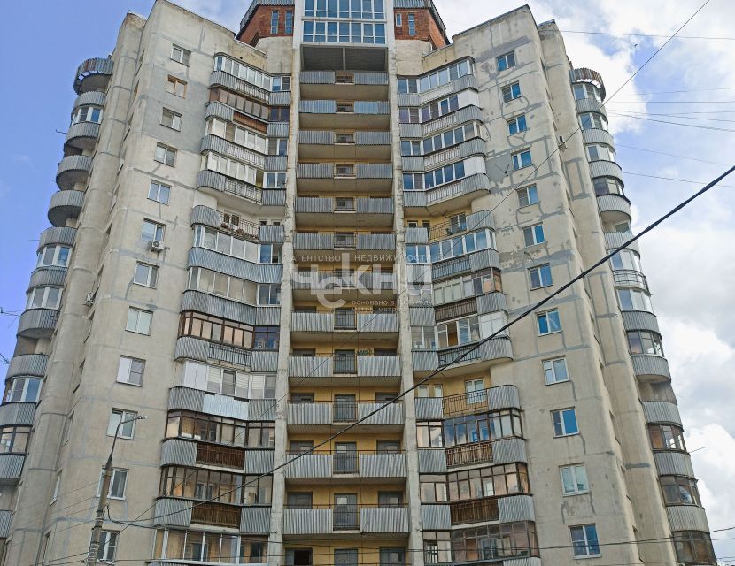 Продаётся 5-комнатная квартира, 240 м²