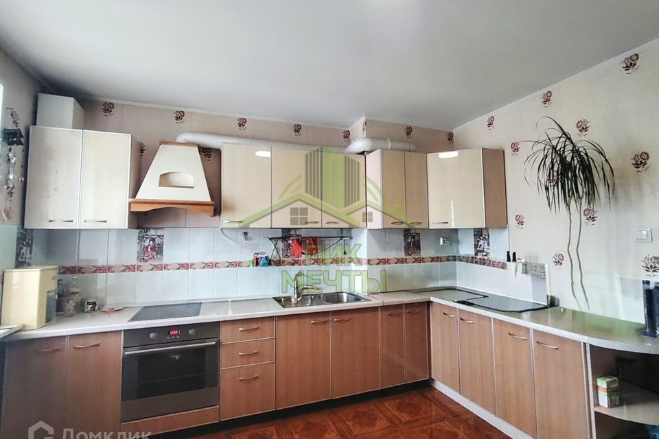 Продаётся 4-комнатная квартира, 129.9 м²