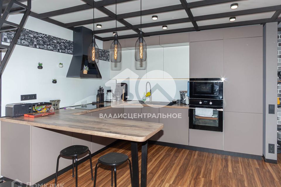 Продаётся 1-комнатная квартира, 56 м²