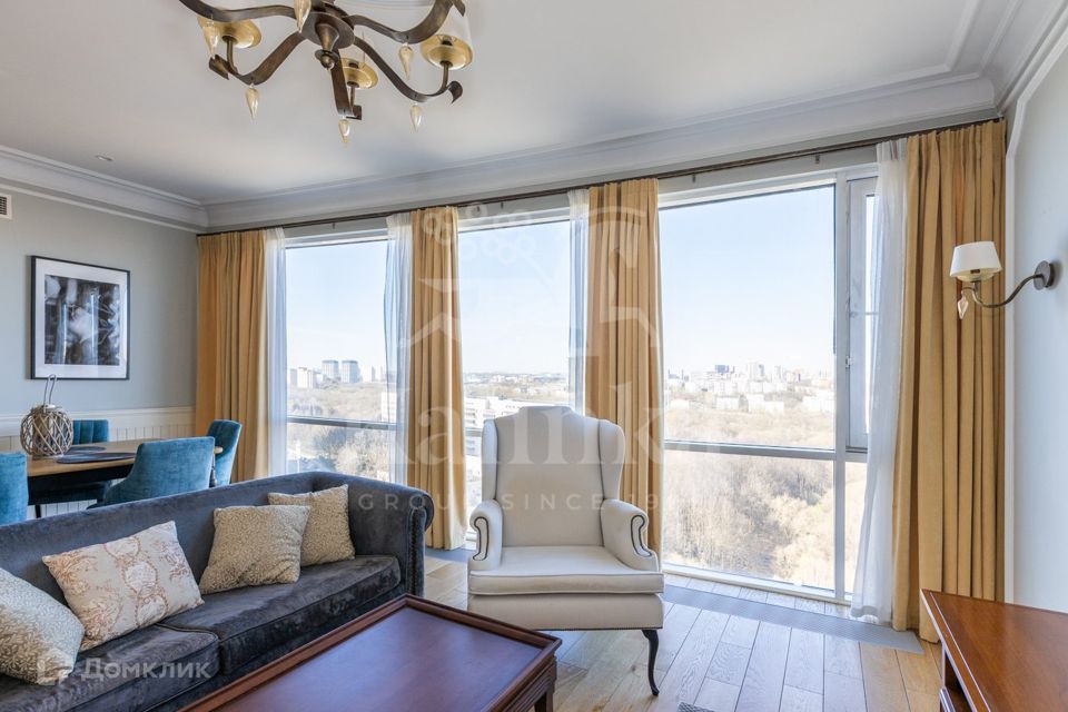 Продаётся 3-комнатная квартира, 108.3 м²
