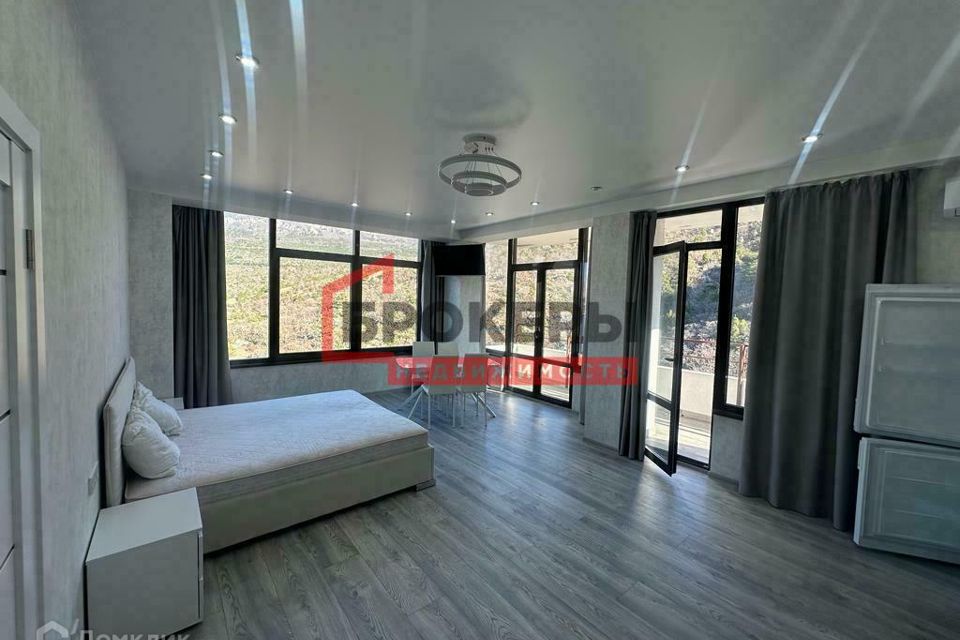 Продаётся 1-комнатная квартира, 61.7 м²