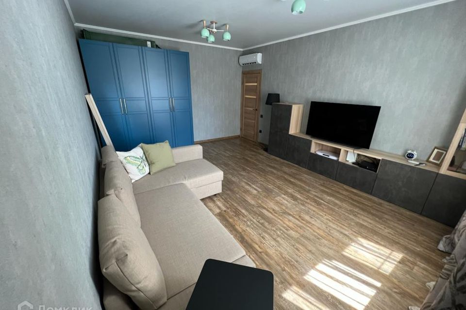 Продаётся 1-комнатная квартира, 42 м²