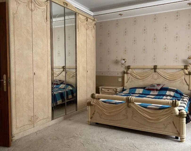 Продаётся 3-этажный дом, 448 м²