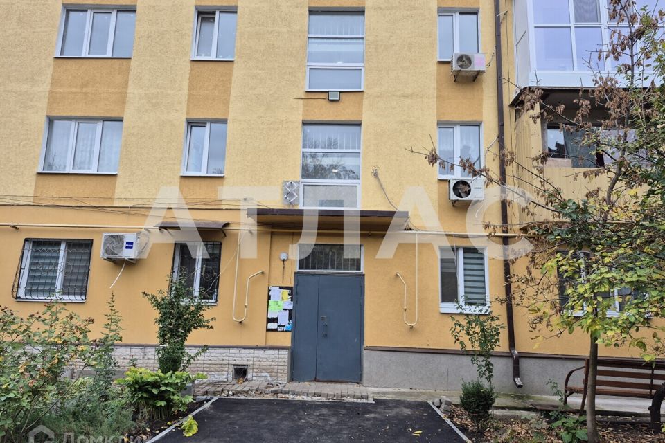 Продаётся 3-комнатная квартира, 50.4 м²