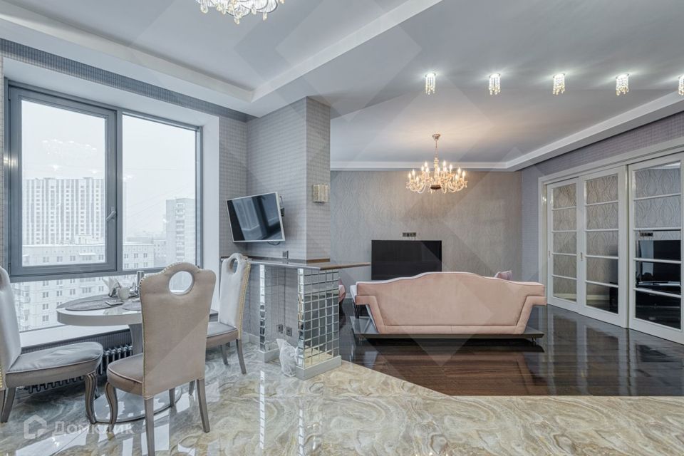 Продаётся 4-комнатная квартира, 136 м²