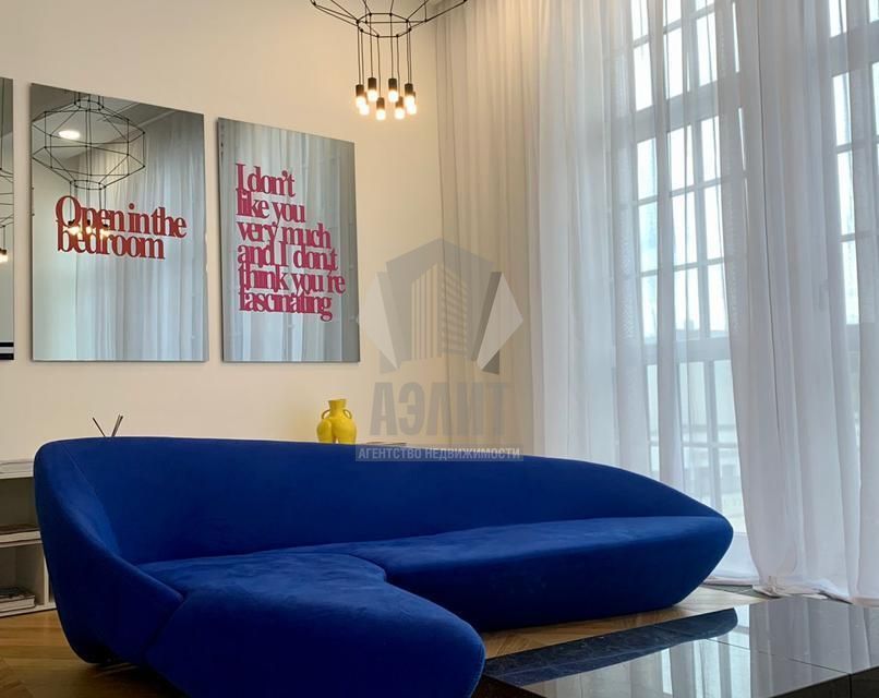 Продаётся 5-комнатная квартира, 385 м²