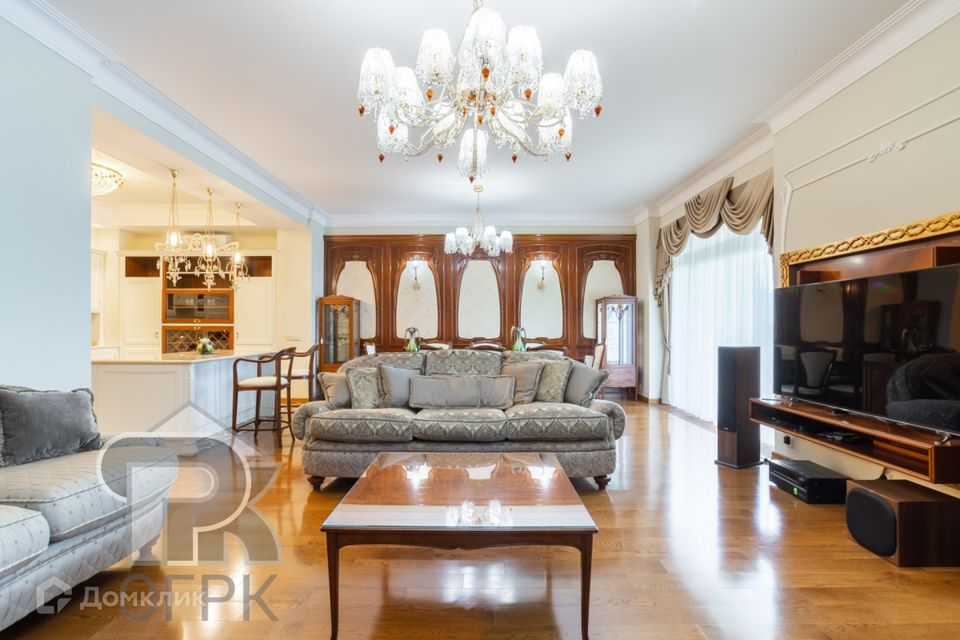 Продаётся 3-комнатная квартира, 173.9 м²