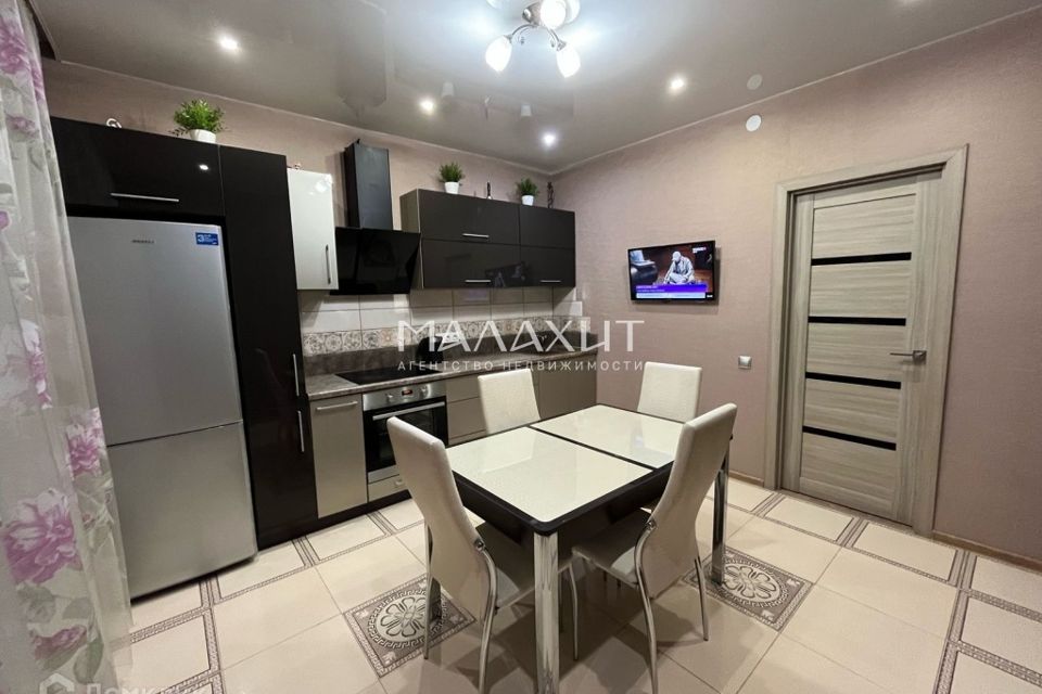 Сдаётся 2-комнатная квартира, 69 м²