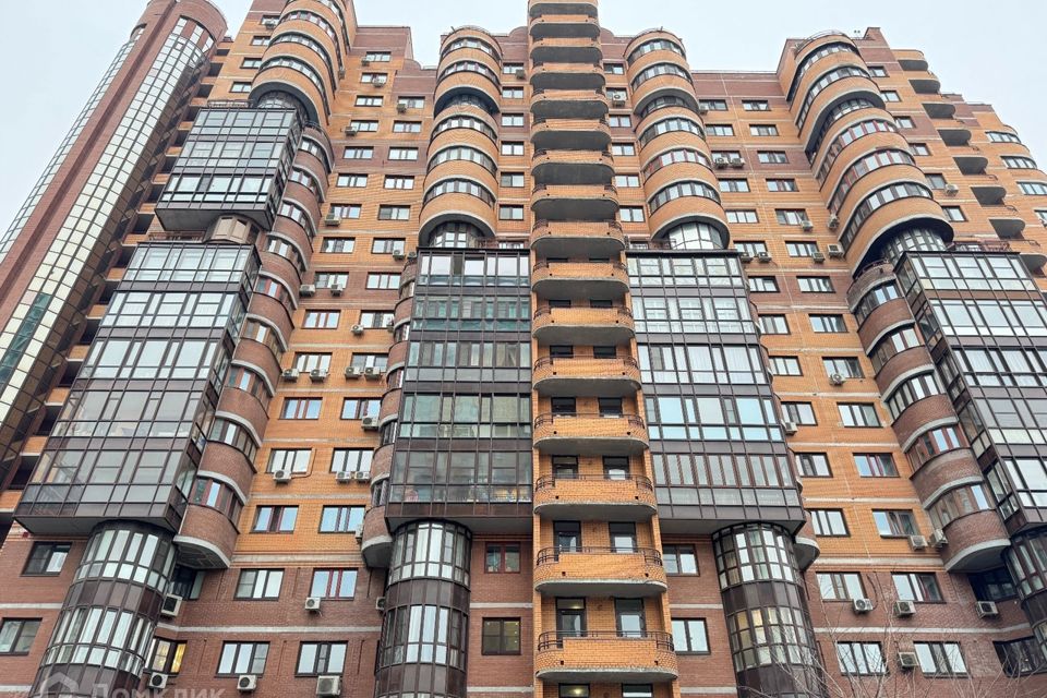 Продаётся 4-комнатная квартира, 135 м²