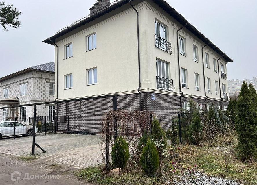 Продаётся 3-комнатная квартира, 101.1 м²