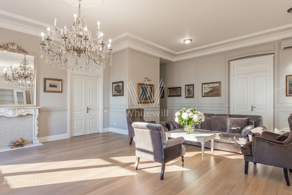 Сдаётся 4-комнатная квартира, 200 м²