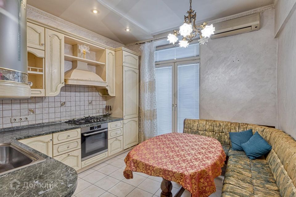 Продаётся 4-комнатная квартира, 106.9 м²