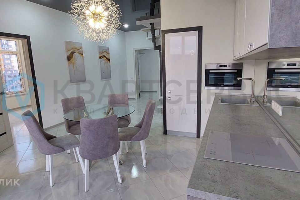 Продаётся 4-комнатная квартира, 102 м²