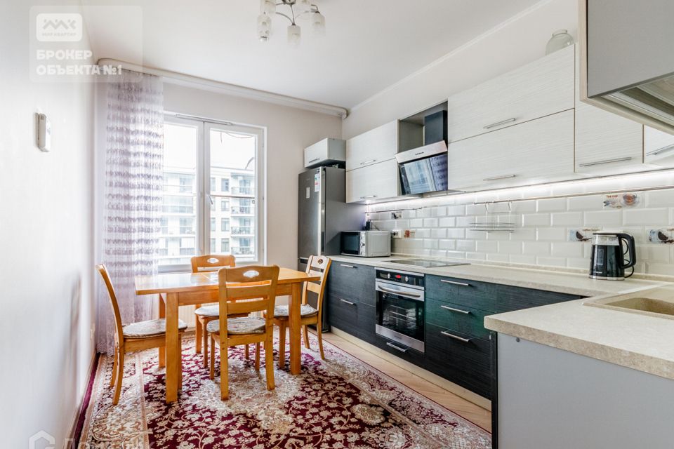 Сдаётся 2-комнатная квартира, 80 м²