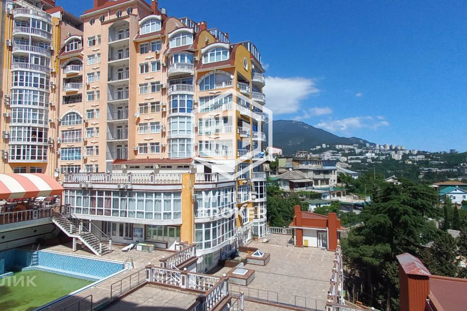 Продаётся 4-комнатная квартира, 105.6 м²