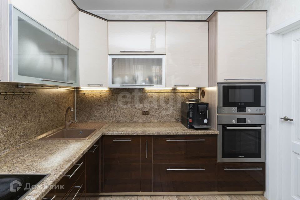 Продаётся 3-комнатная квартира, 121.3 м²