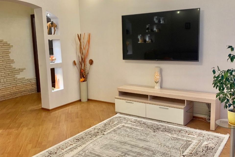 Продаётся 4-комнатная квартира, 119 м²
